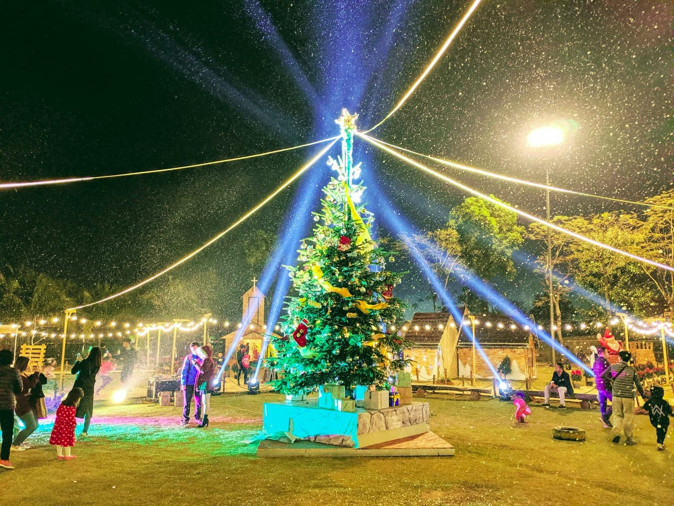 Giáng sinh 2019 tại Công viên Hồ Thiên Nga Ecopark